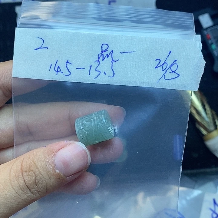 品***生未镶嵌定制翡翠定制翡翠未镶嵌