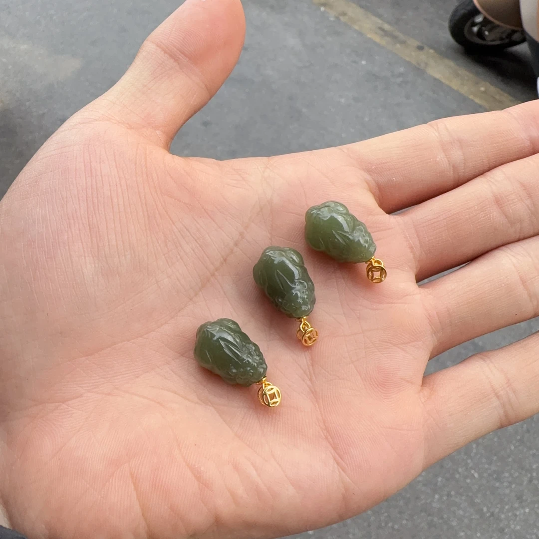 天然和田玉貔貅吊坠约9*12*18mm左右多样性拍一发一x