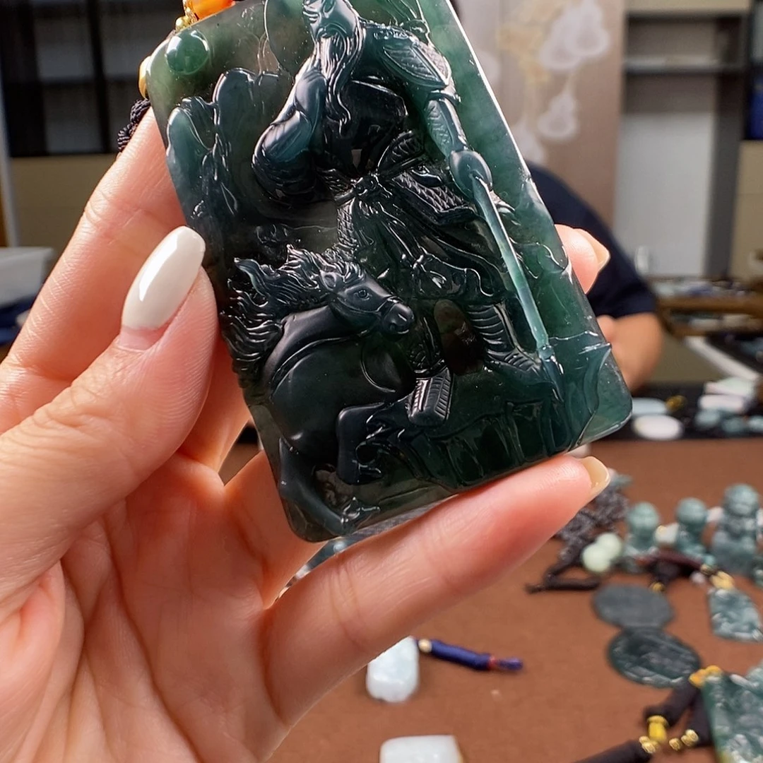 颈饰未镶嵌翡翠一