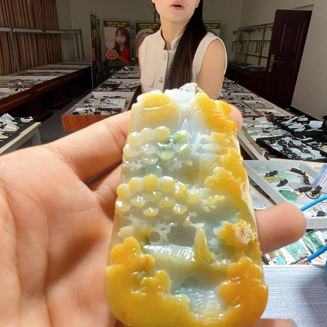 翡翠未镶嵌颈饰一