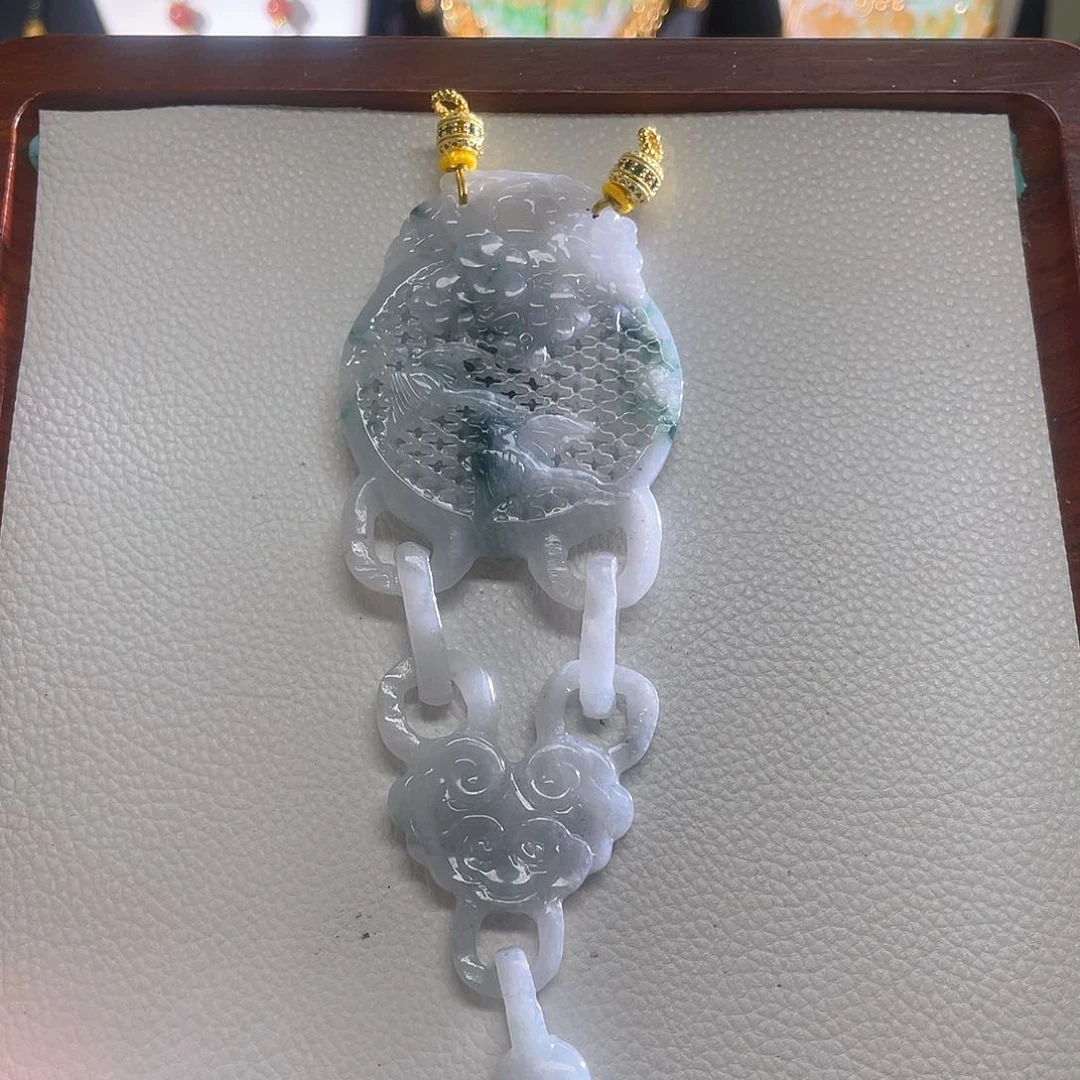 翡翠未镶嵌颈饰飘花镂空吊坠