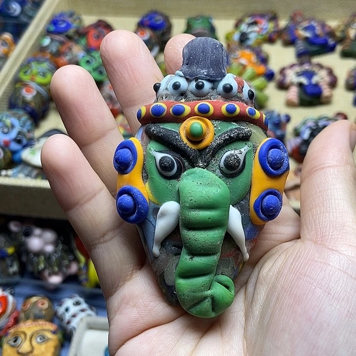 颈饰琉璃霸气象神