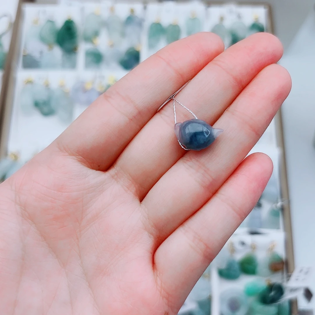 翡翠颈饰未镶嵌壶