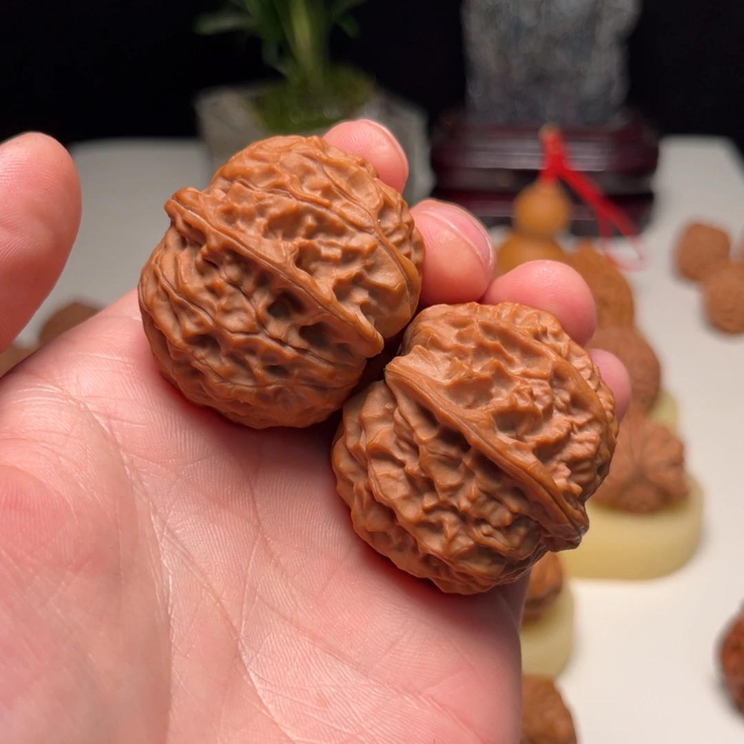 文玩核桃吊坠原树黄松峪元宝