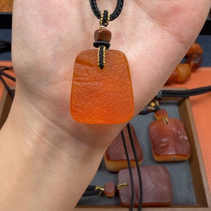 蜜蜡未镶嵌吊坠(赠链)