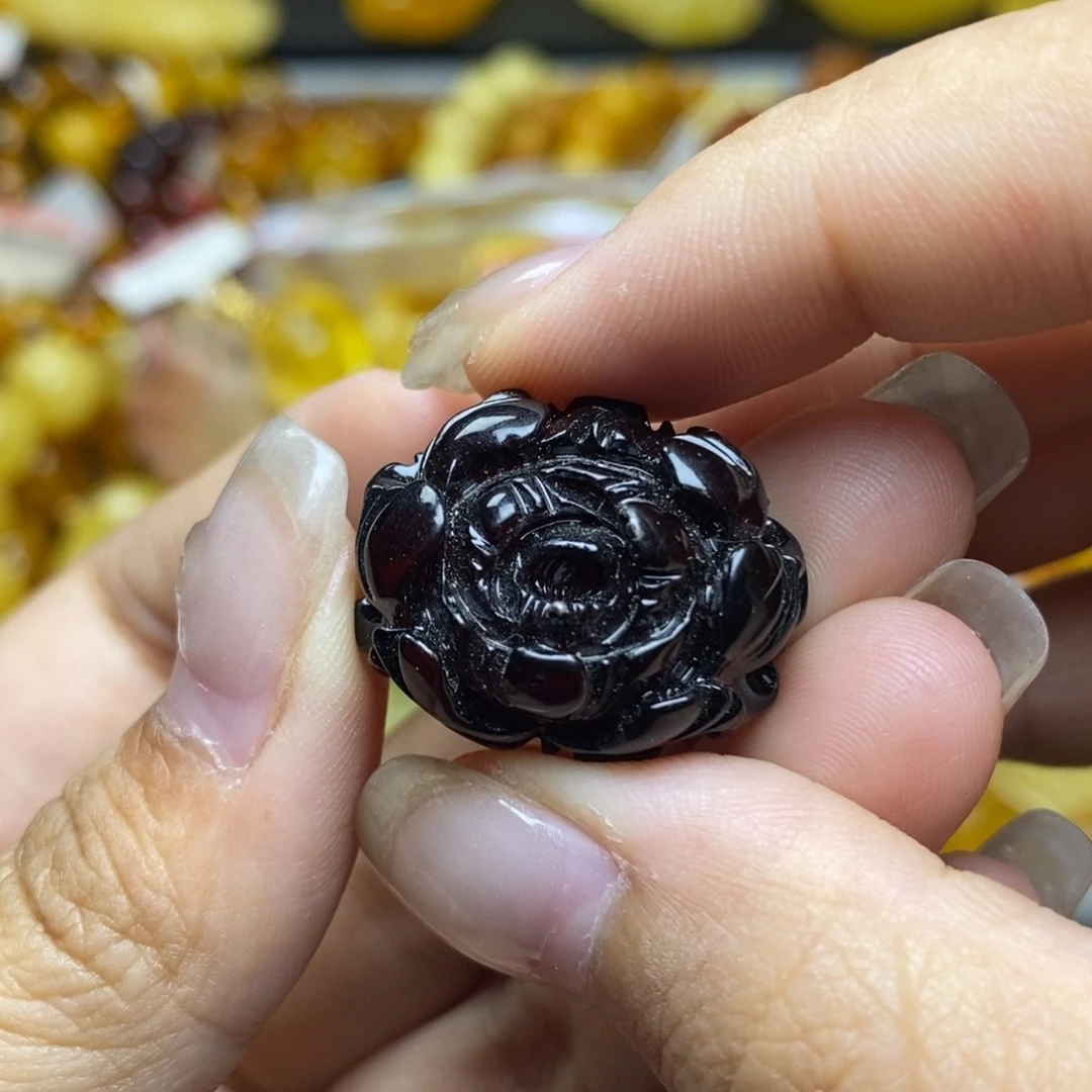 未镶嵌琥珀珠宝奇石