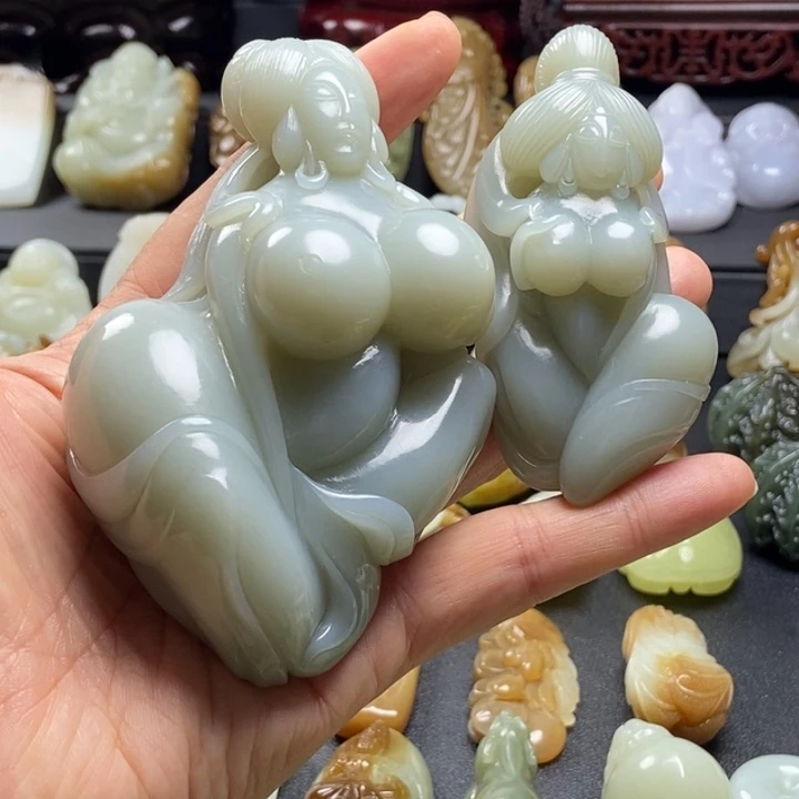 用***8和田玉未镶嵌挂件