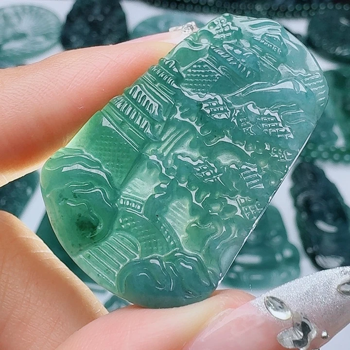 翡翠未镶嵌颈饰多样性发其一