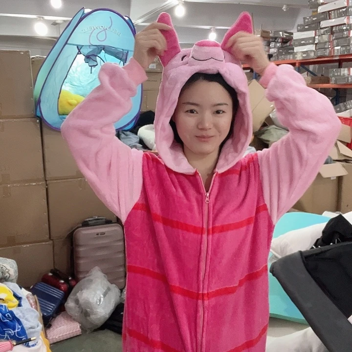 粉色小猪睡衣。  s。 110