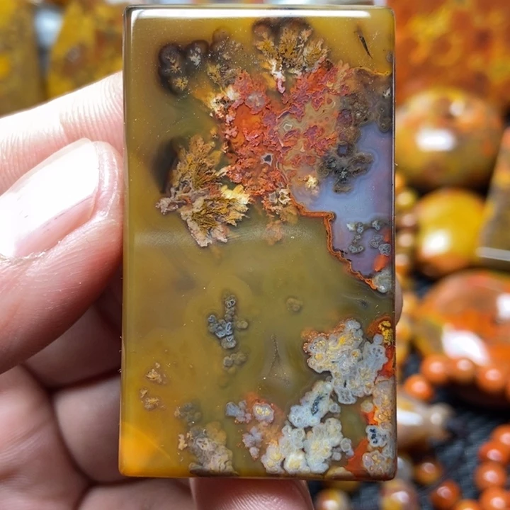 玛瑙/玉髓吊坠未镶嵌山****）