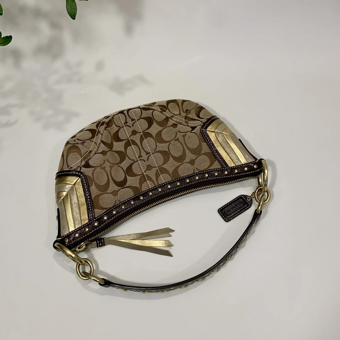 95新 COACH/蔻驰 经典复古辣妹时髦潮流老花香槟金单肩腋下豌豆包