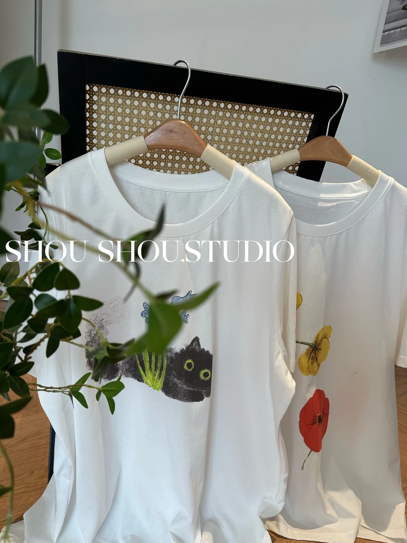【瘦瘦】花与猫-大码夏季圆领套头无感印花宽松显瘦百搭短袖S01755