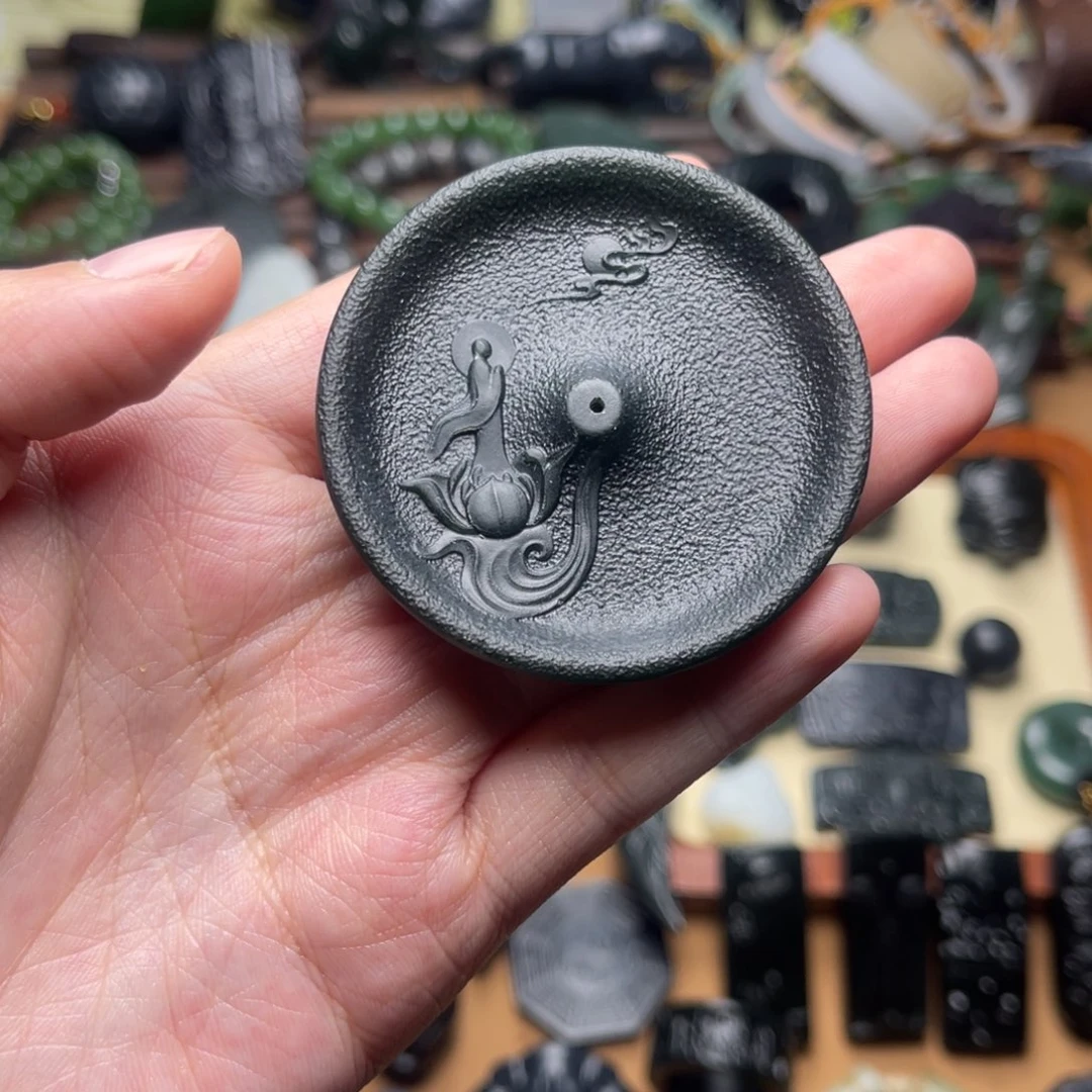 和田玉未镶嵌把件