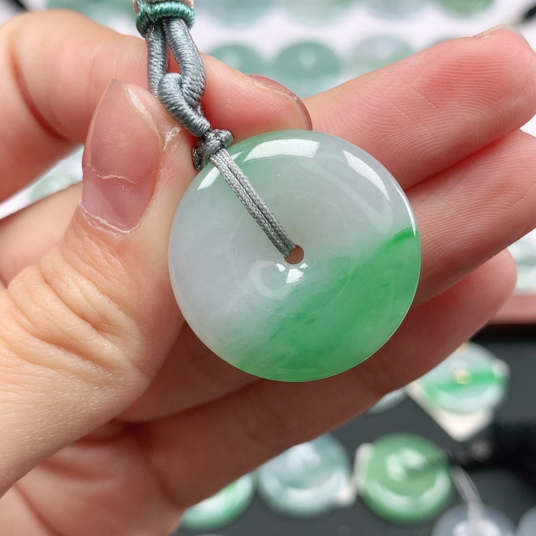 翡翠颈饰未镶嵌平安