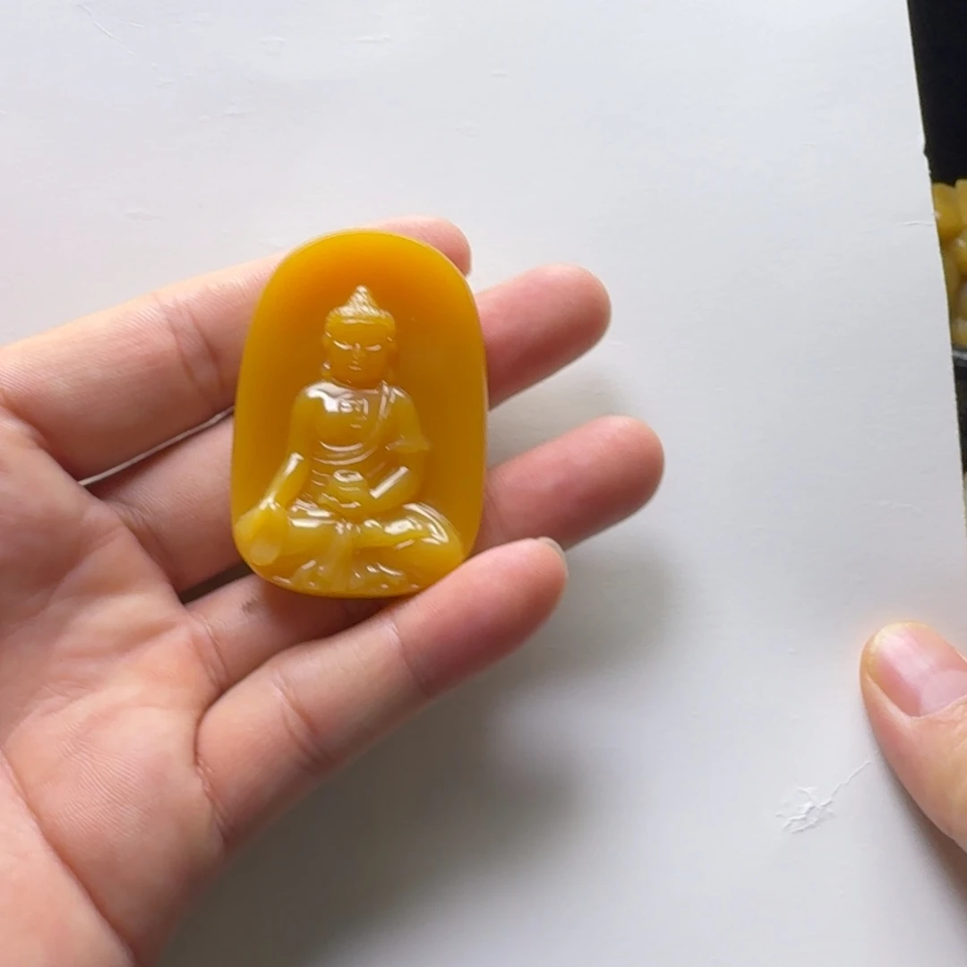 瑛***子石英质玉（黄龙玉）合金手镯
