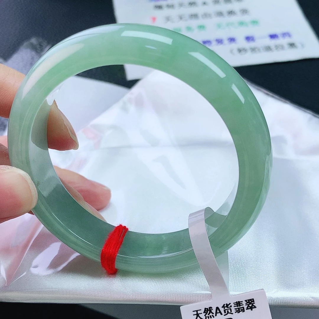 翡翠手镯未镶嵌56圈