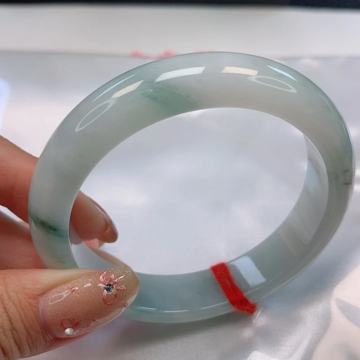 翡翠手镯未镶嵌55圈