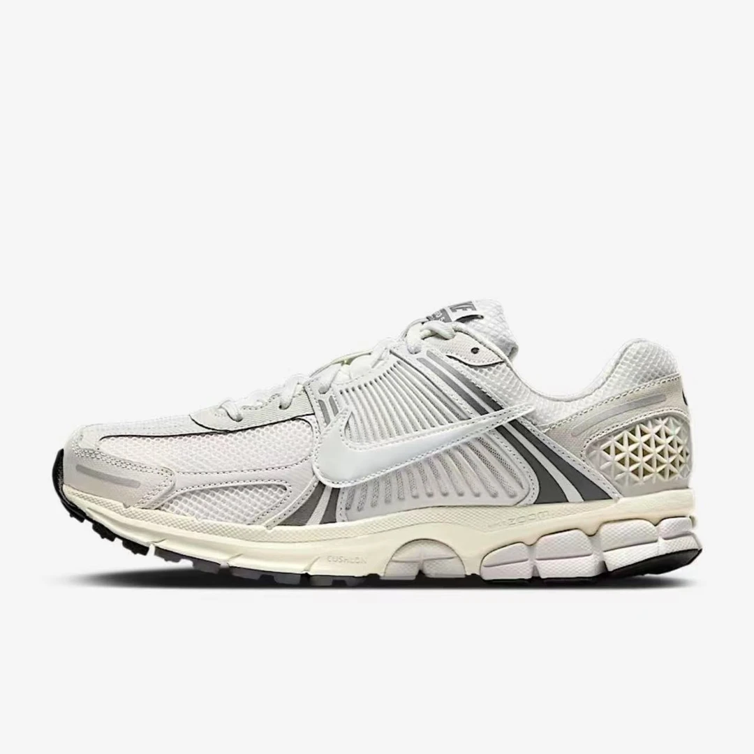 NIKE/耐克NIKE ZOOM VOMERO 5 男子经典休闲时尚运动鞋HF0731007