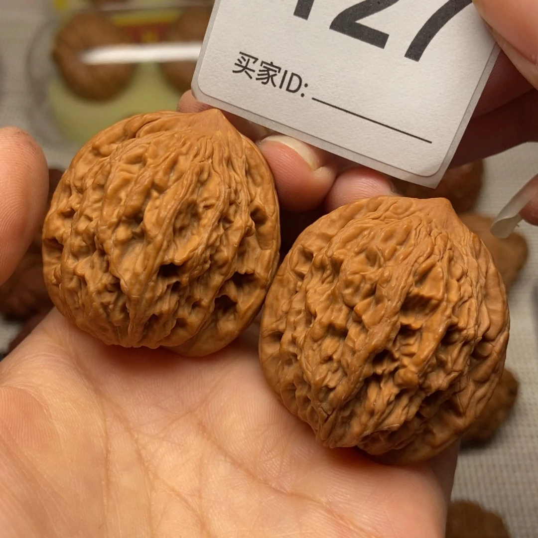 文玩核桃虎头全品37。 127