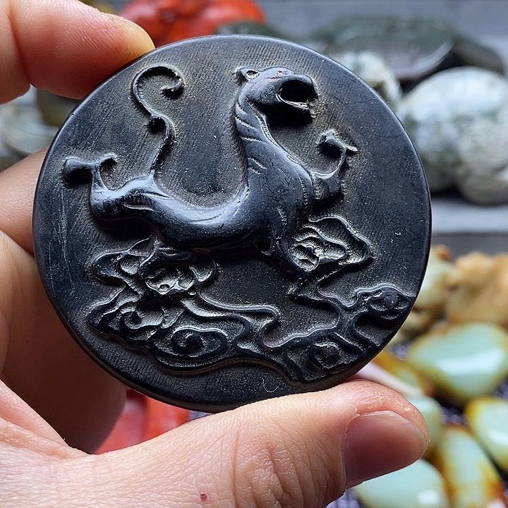 未镶嵌蛇纹石玉颈饰