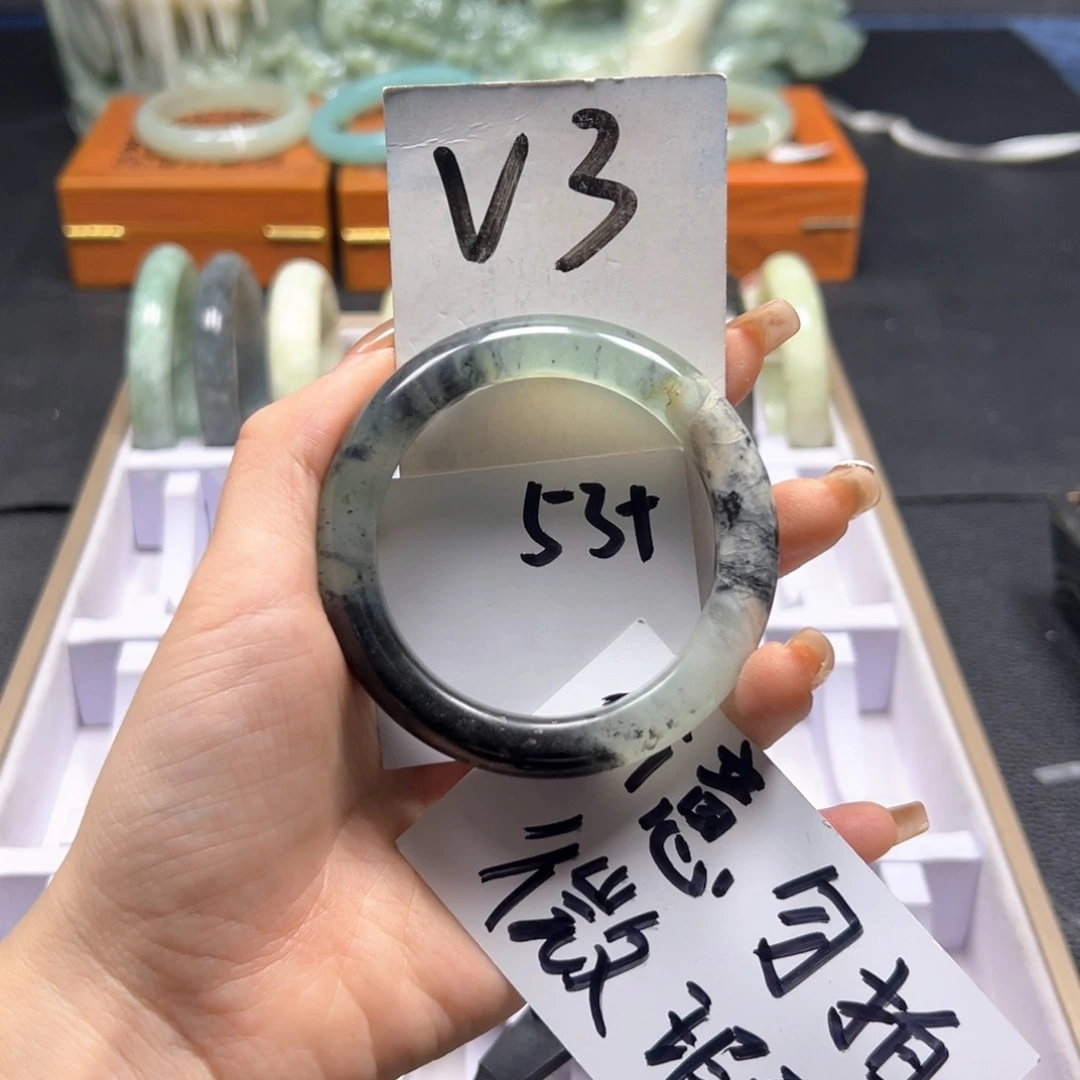 蛇纹石玉手镯未镶嵌