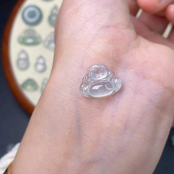 翡翠颈饰未镶嵌佛公