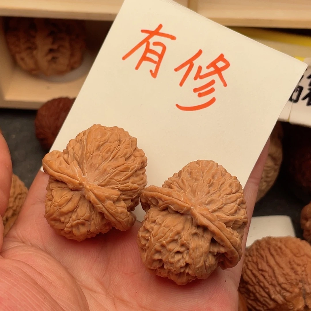 文玩核桃吊坠吻*白狮子