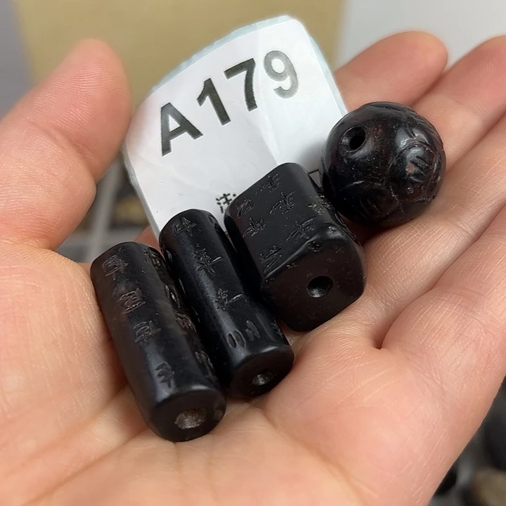 阿***.和田玉（糖玉）未镶嵌颈饰