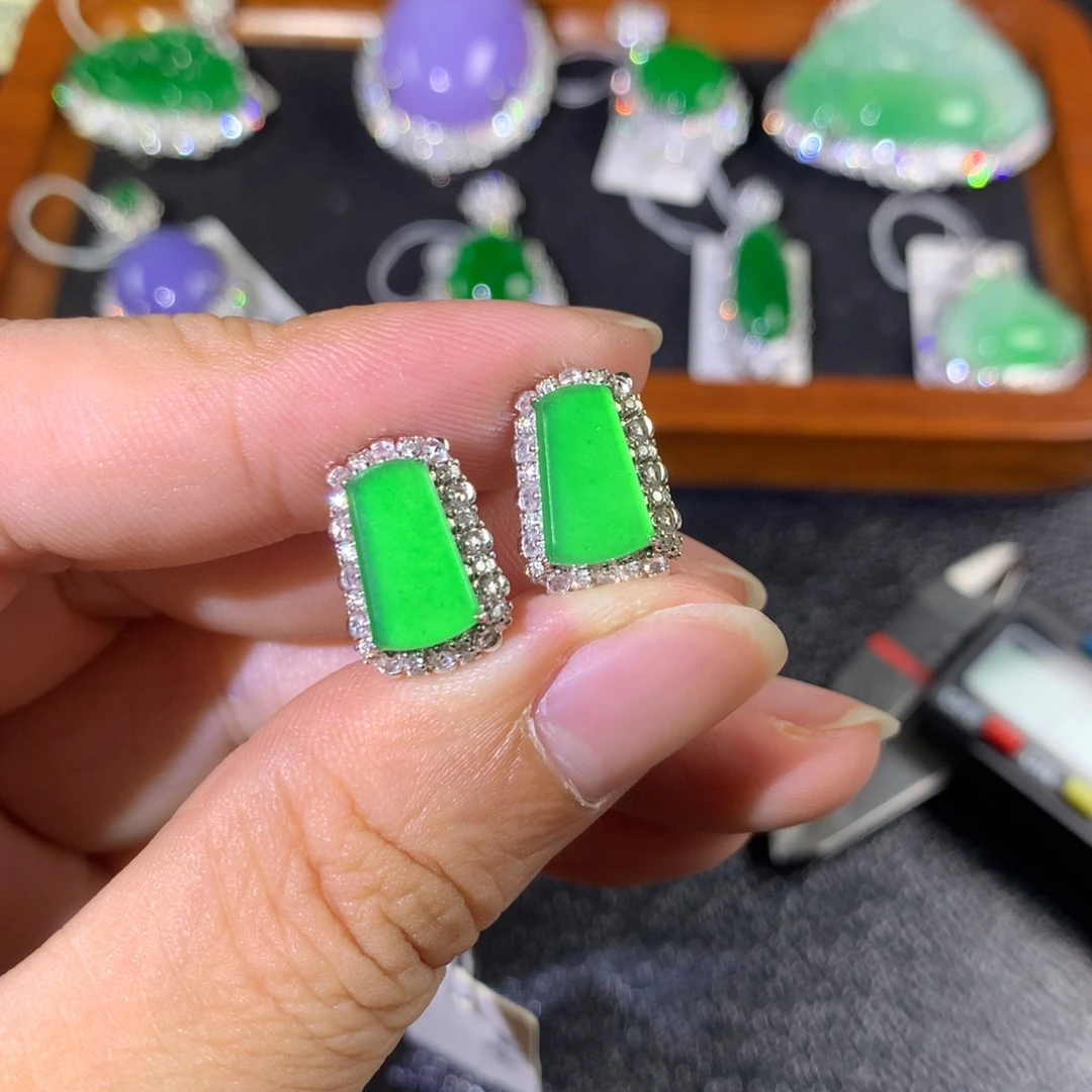 翡翠18K金镶嵌耳饰翡翠