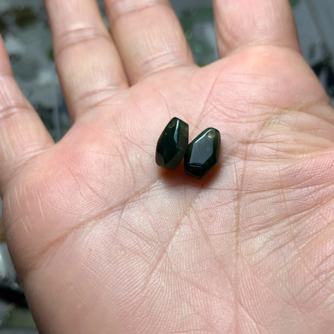 蛇纹石玉耳环未镶嵌一*