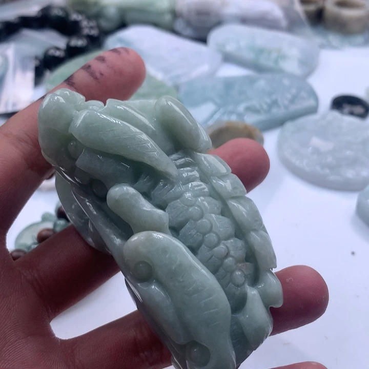 翡翠未镶嵌颈饰保真天然a货翡翠