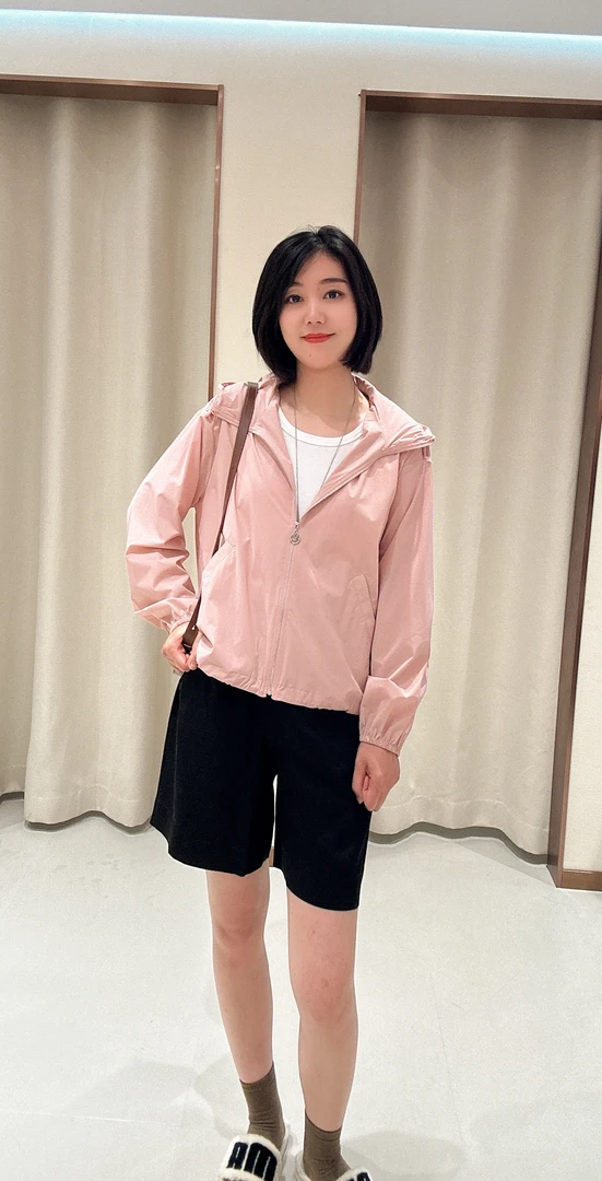 时尚两色短款防晒服