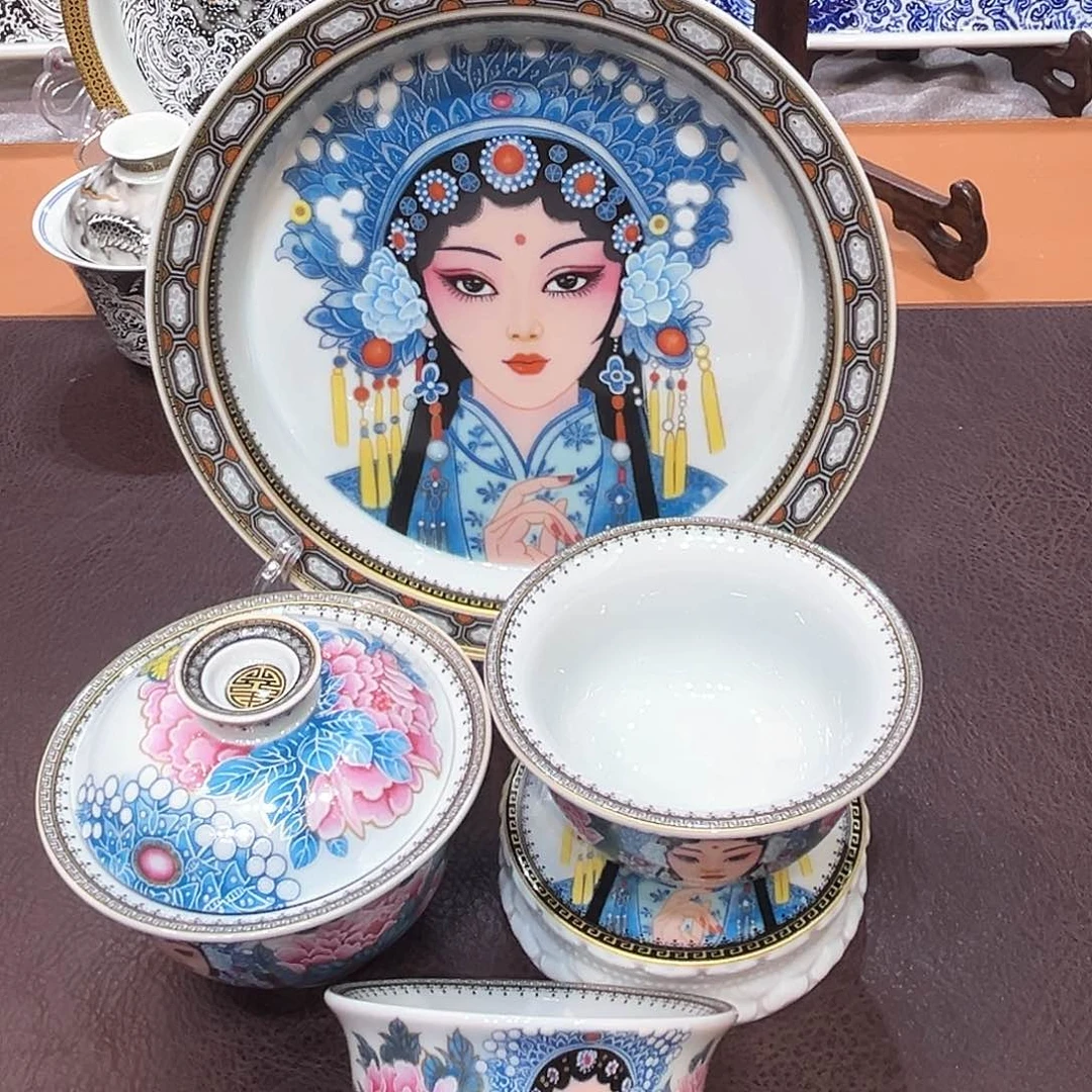 摆件景德镇市的中心城区是我国的著名城市之一和