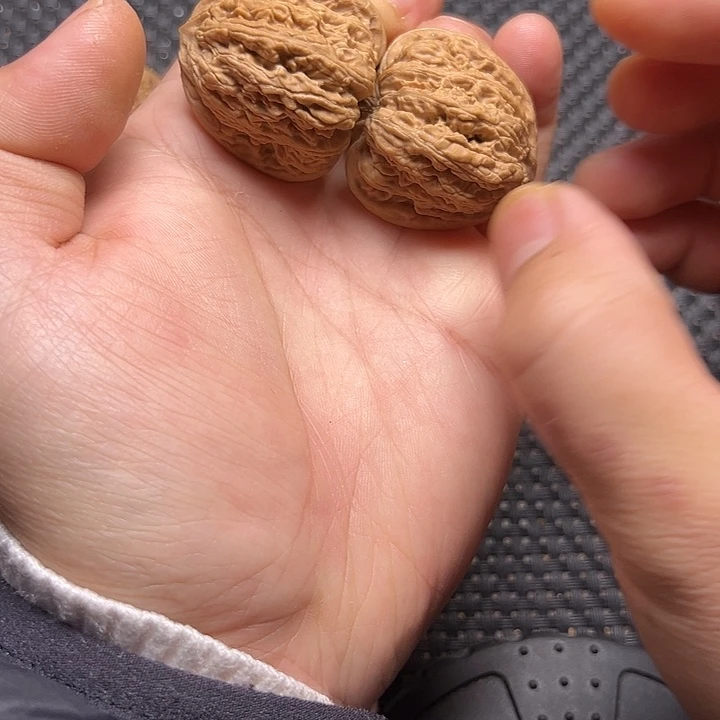 文玩核桃吊坠唐三角