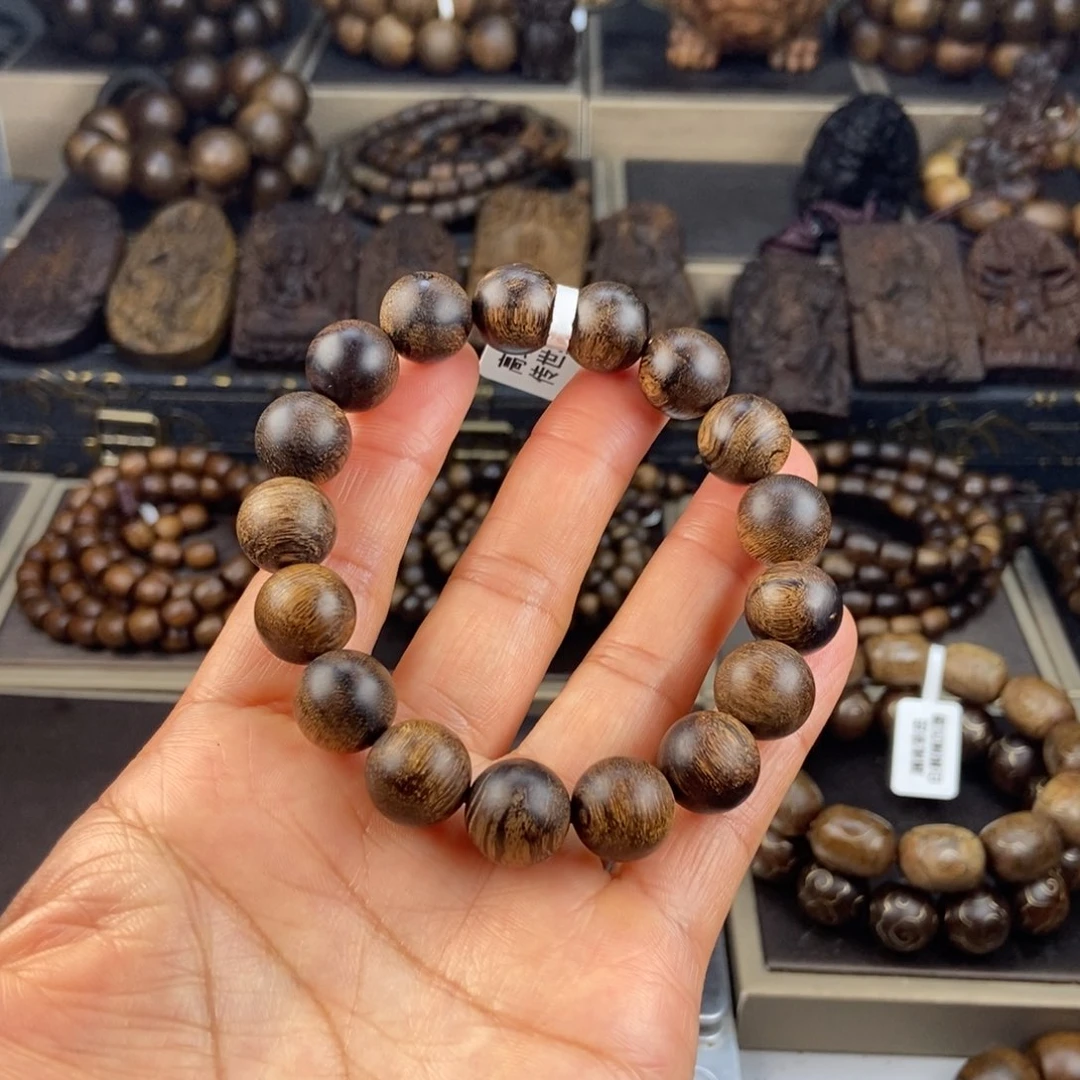 沉香手串爱****辉越南芽庄白棋玉化留疤