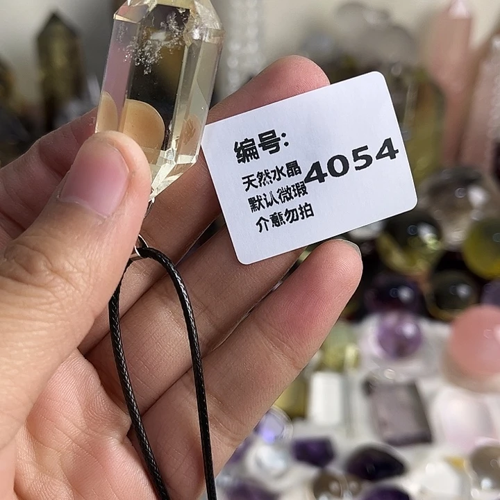 柠****未镶嵌水晶颈饰吊坠