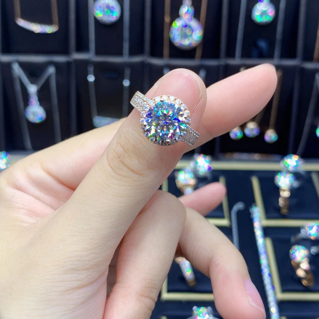 戒指/指环18K金镶嵌合成碳硅石（莫桑石）金****师