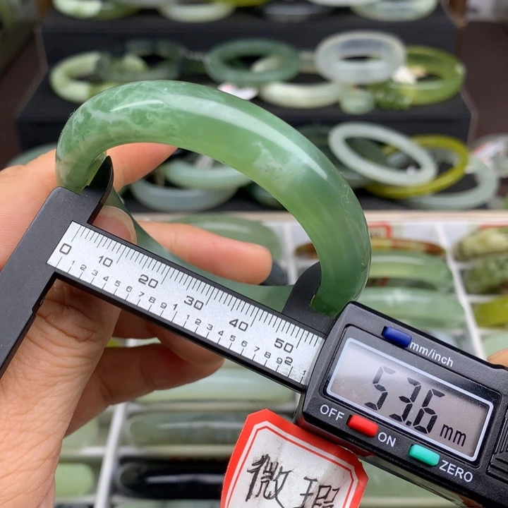 蛇纹石玉未镶嵌手镯399