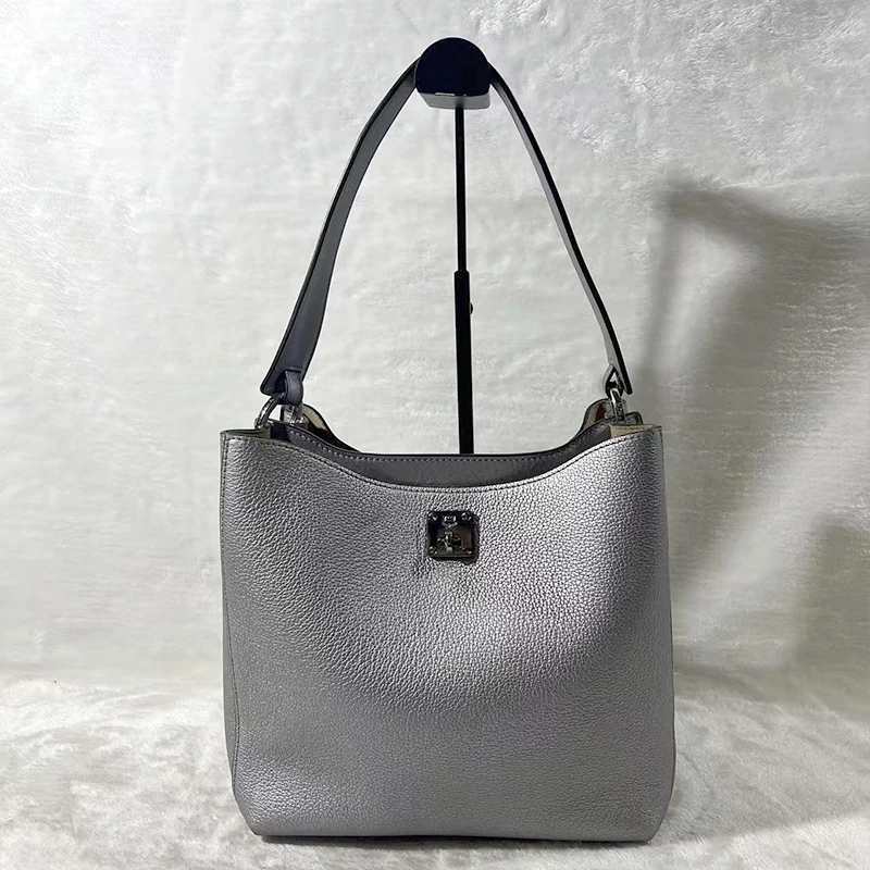 95新 MCM 银色水桶包G24019852底长24*23