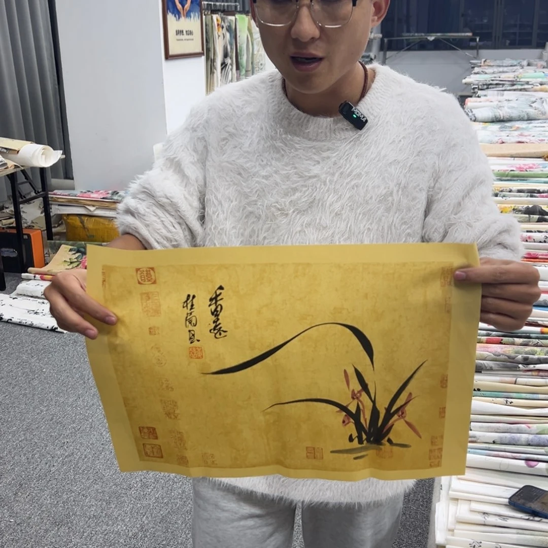 国画卖字画的小男孩