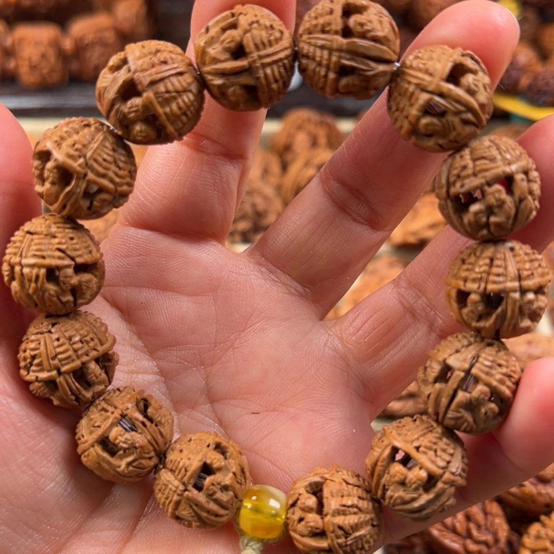 桃核吊坠桃核雕刻，