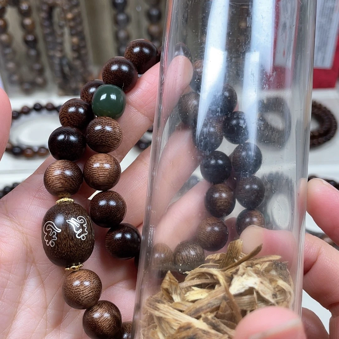 执***。沉香碎屑沉香+越南芽庄白奇楠留疤料1.2