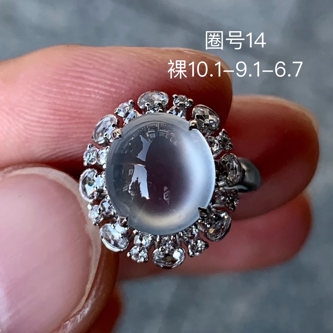 玻璃种蛋面天然翡翠戒指 镶嵌精致