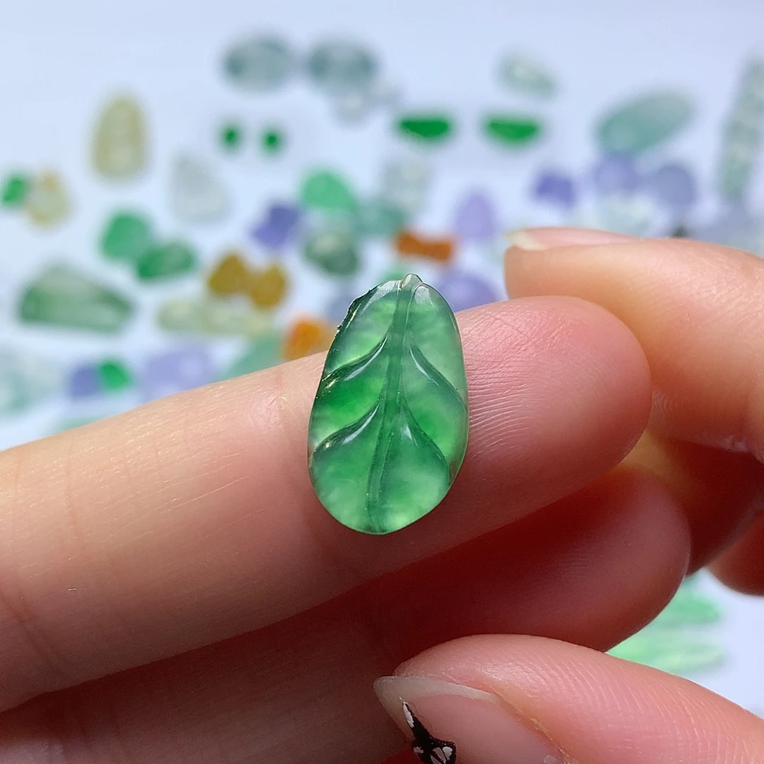 翡翠未镶嵌颈饰叶子