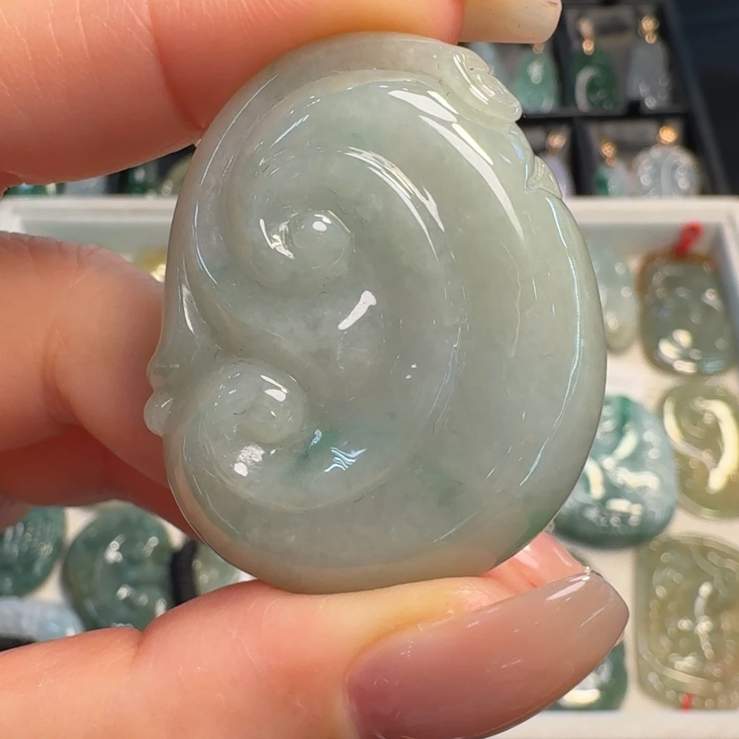 翡翠未镶嵌颈饰如意