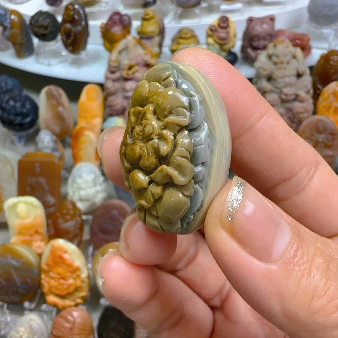 石英质玉吊坠未镶嵌天然阿拉善彩玉纯手工雕牡丹花吊坠