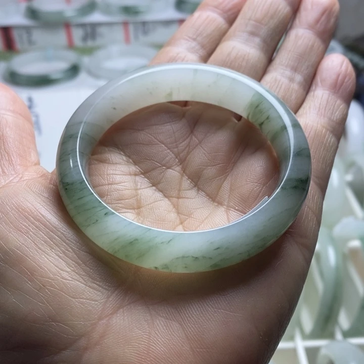 石英岩玉未镶嵌手镯