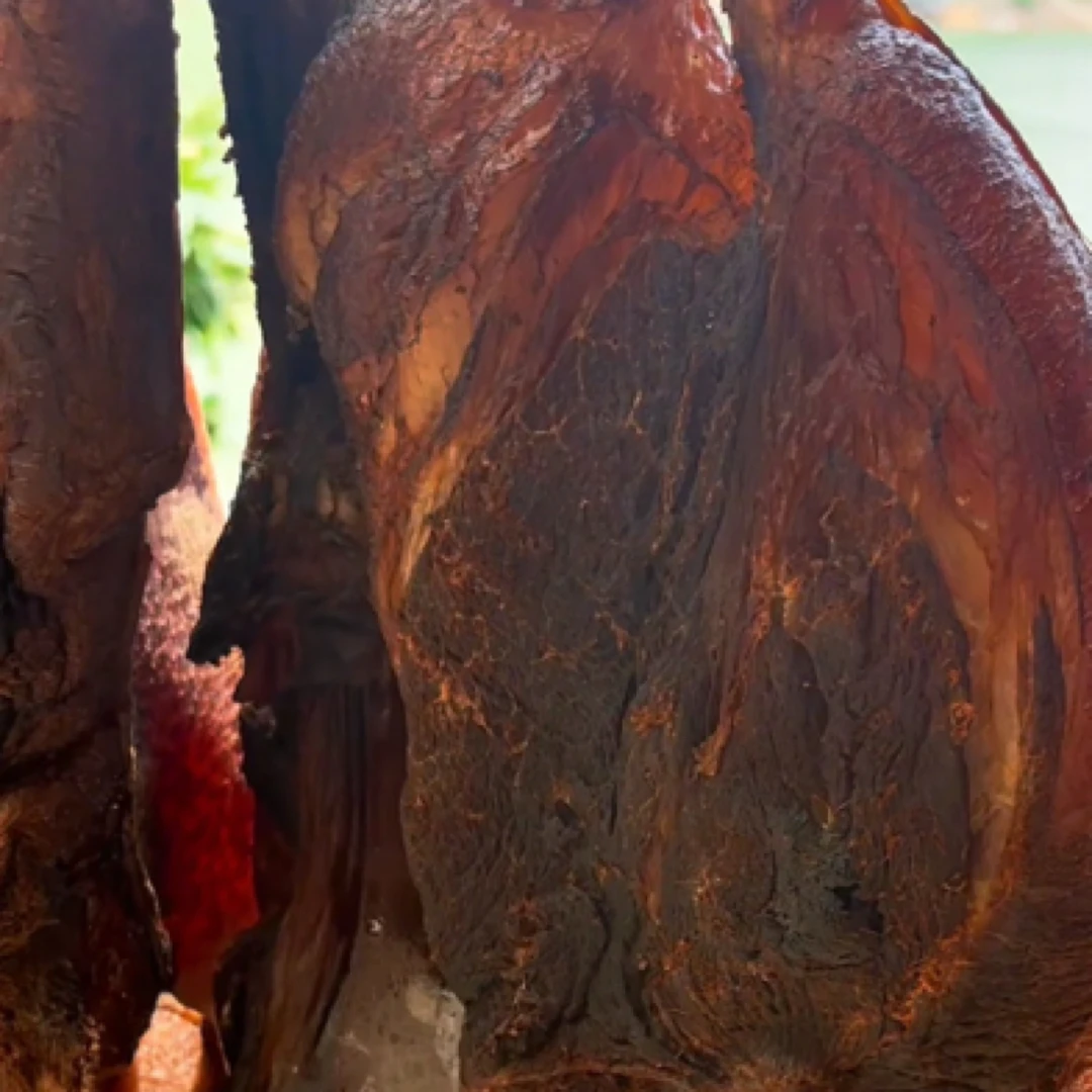 农村柴火烟熏腊肉