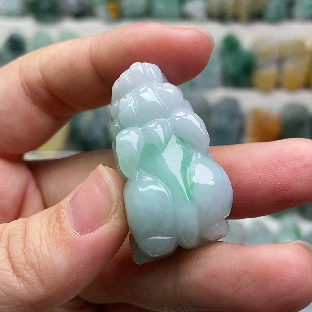 翡翠未镶嵌吊坠(赠链)