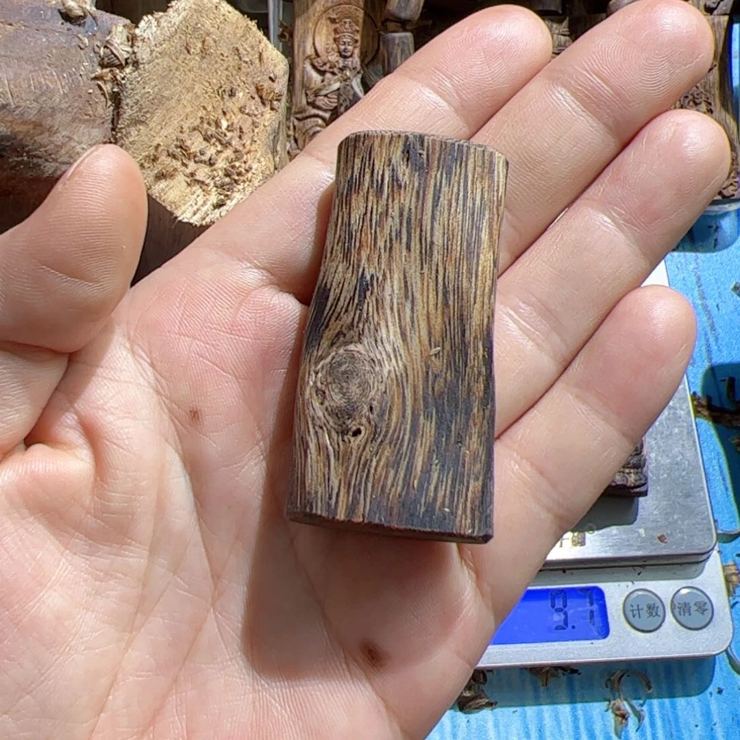 沉香吊坠做****人白棋素牌12.2克